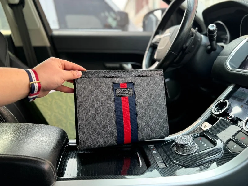 Gucci Clutch ( wristlet)